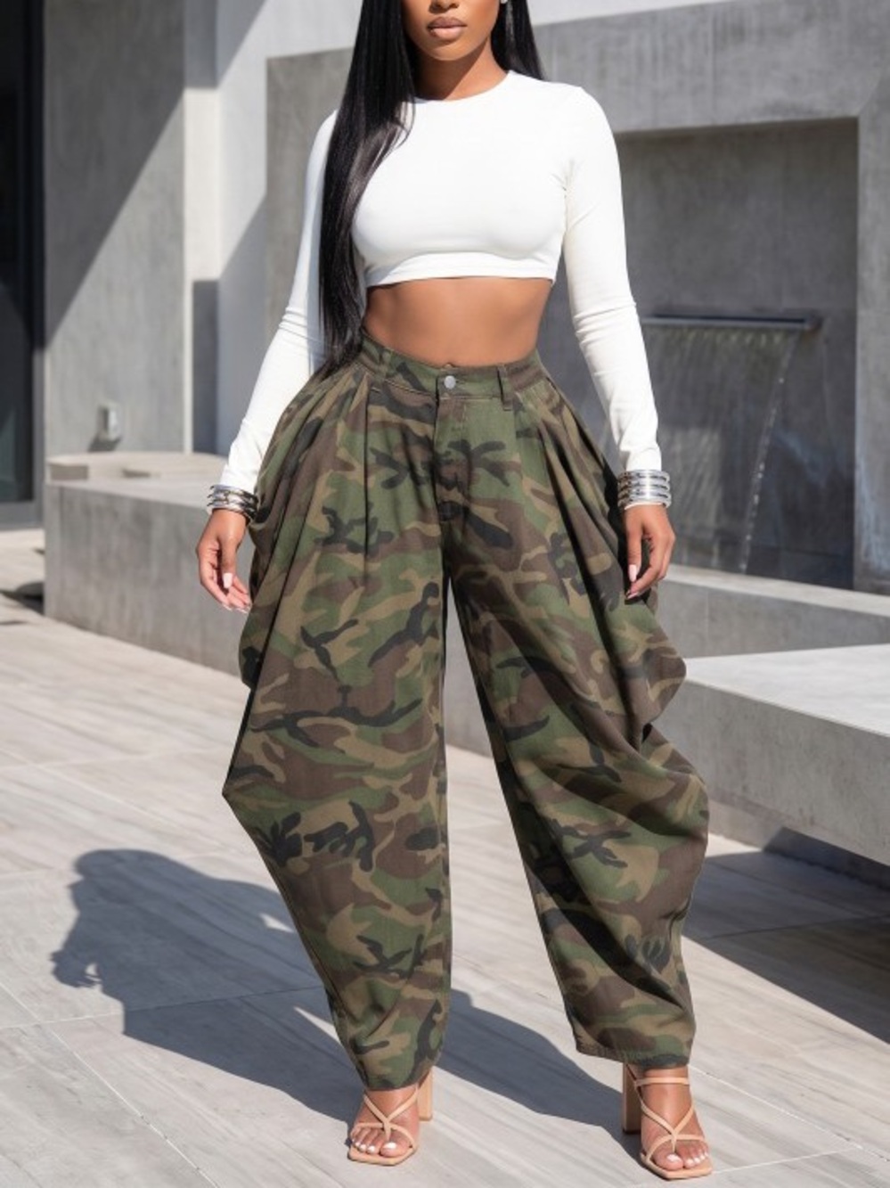 Camo Pleated Wide-Leg Cargo Pants - Women P-60378